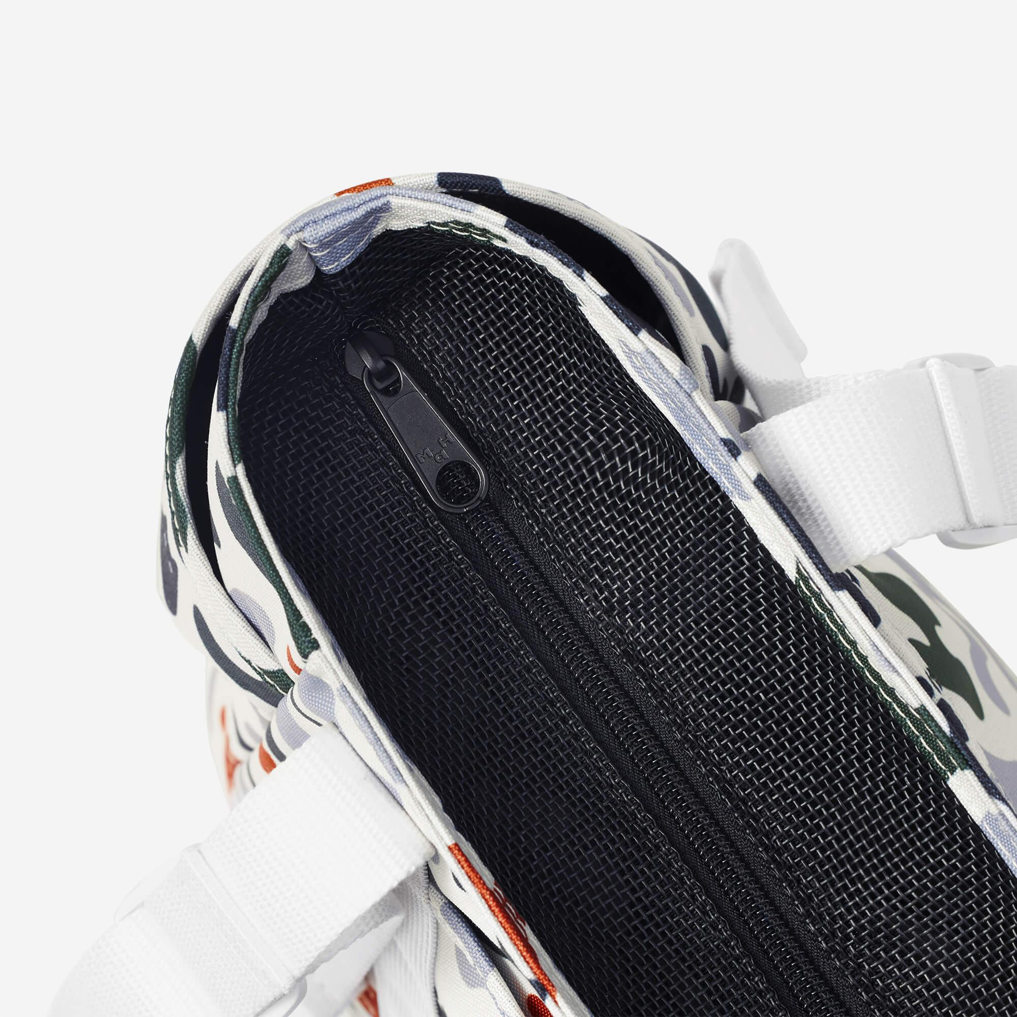 Young Tour Tote | Pet